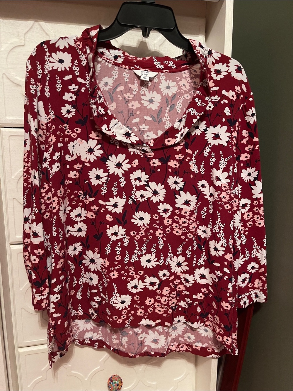 crown & ivy Burgundy Floral V-Neck Blouse